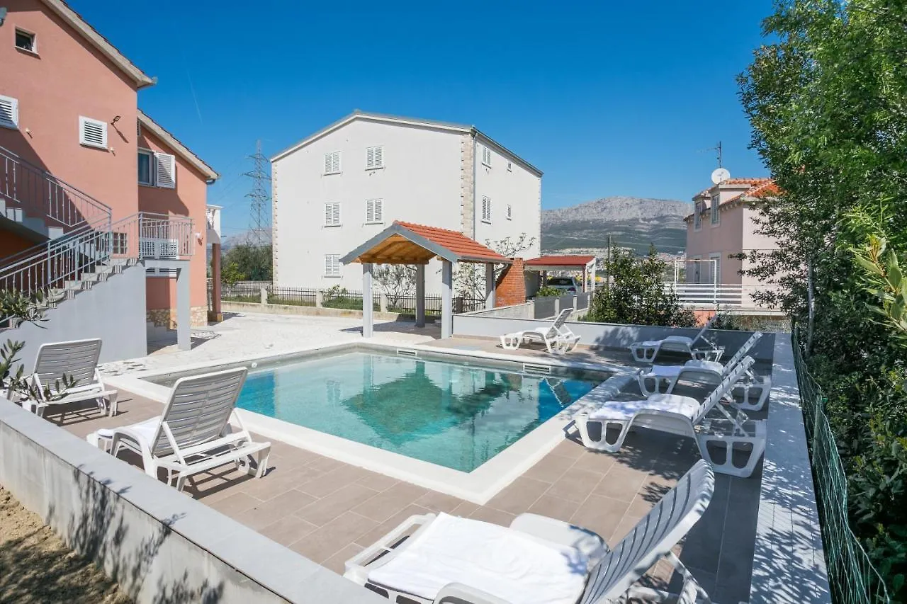 Family Friendly Apartments With A Swimming Pool Split - 21026 0*,