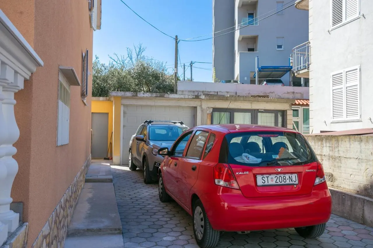Family Friendly Apartments With A Swimming Pool Split - 21026 Croatia
