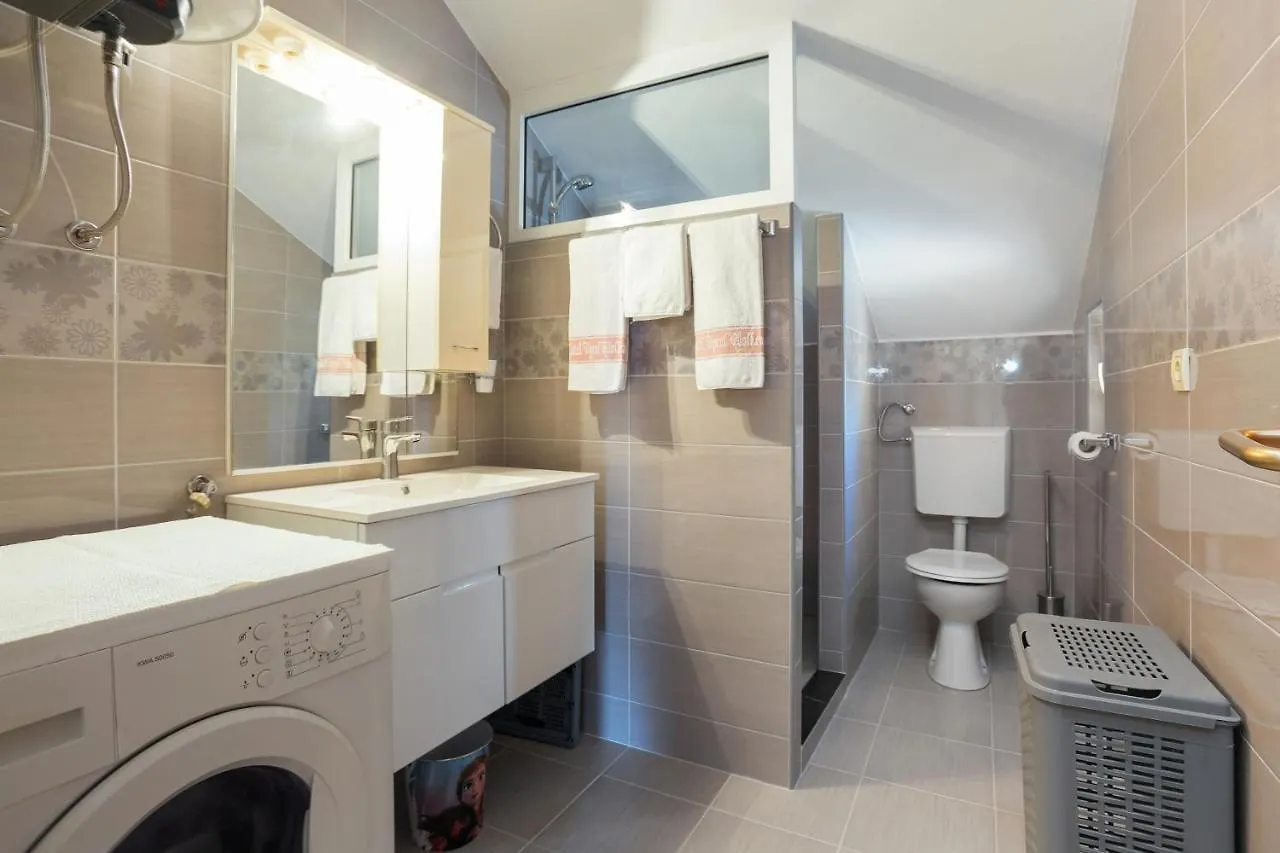 Family Friendly Apartments With A Swimming Pool Split - 21026 0*,