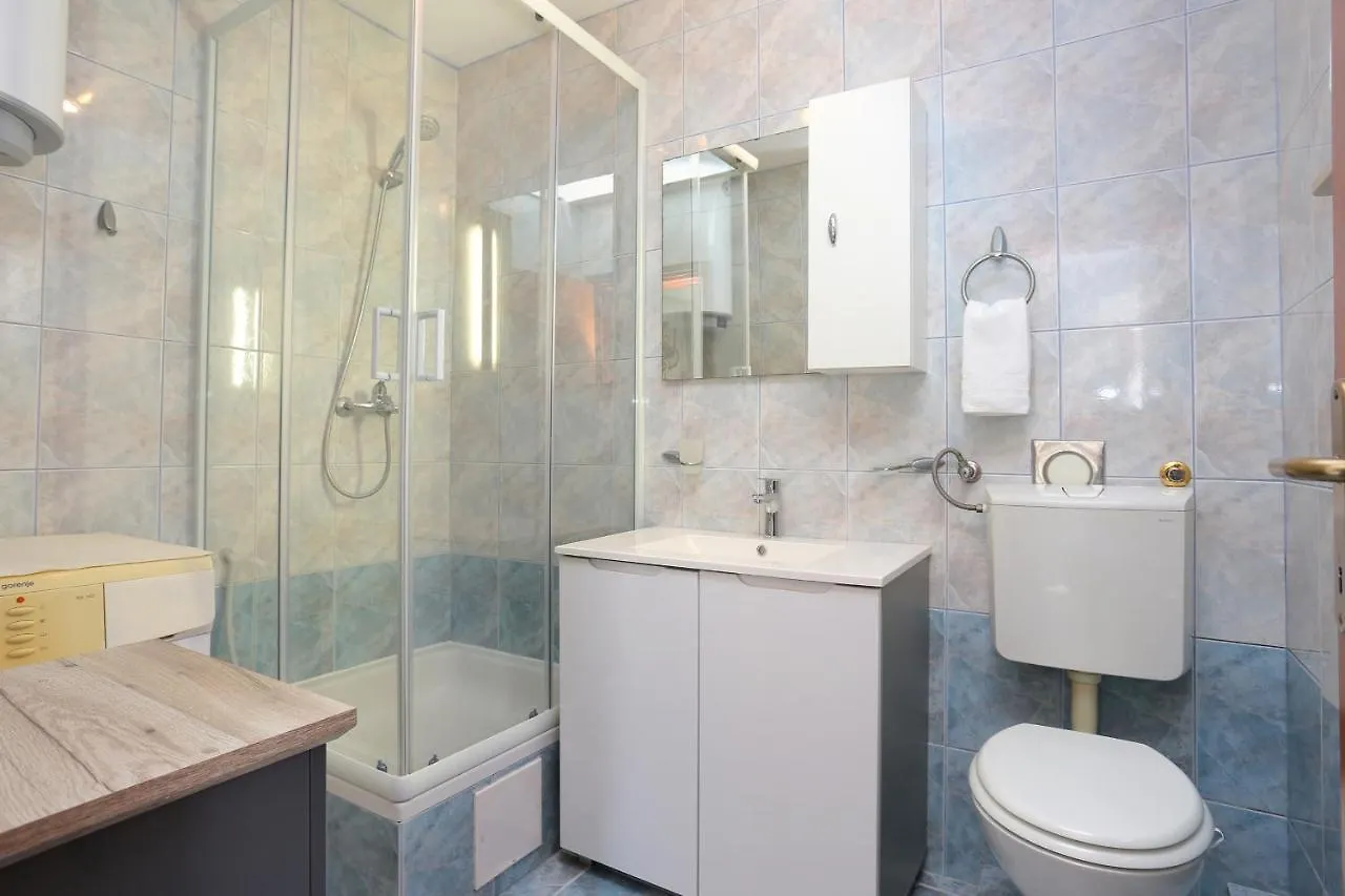 Family Friendly Apartments With A Swimming Pool Split - 21026 Croatia