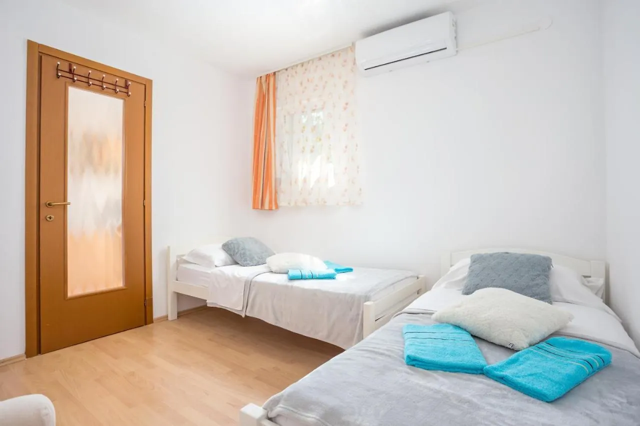 Family Friendly Apartments With A Swimming Pool Split - 21026 Croatia