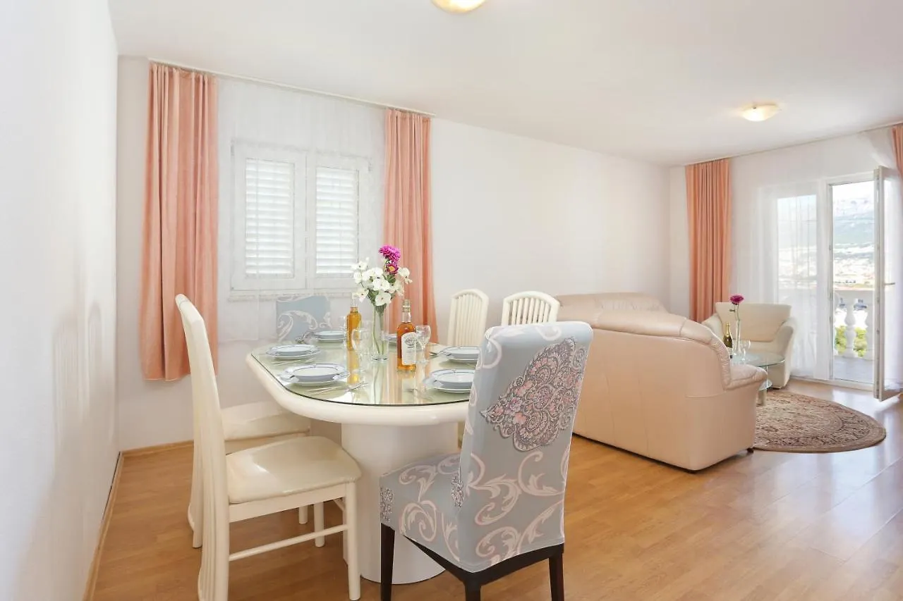 Family Friendly Apartments With A Swimming Pool Split - 21026