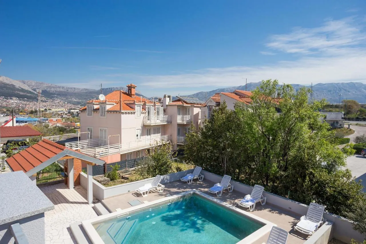 Family Friendly Apartments With A Swimming Pool Split - 21026