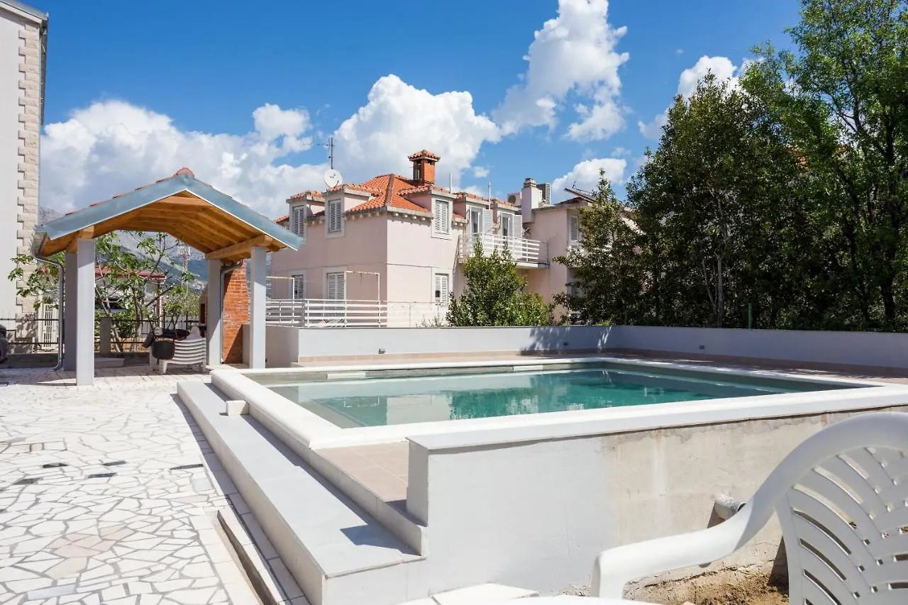 Family Friendly Apartments With A Swimming Pool Split - 21026 0*,  Croatia