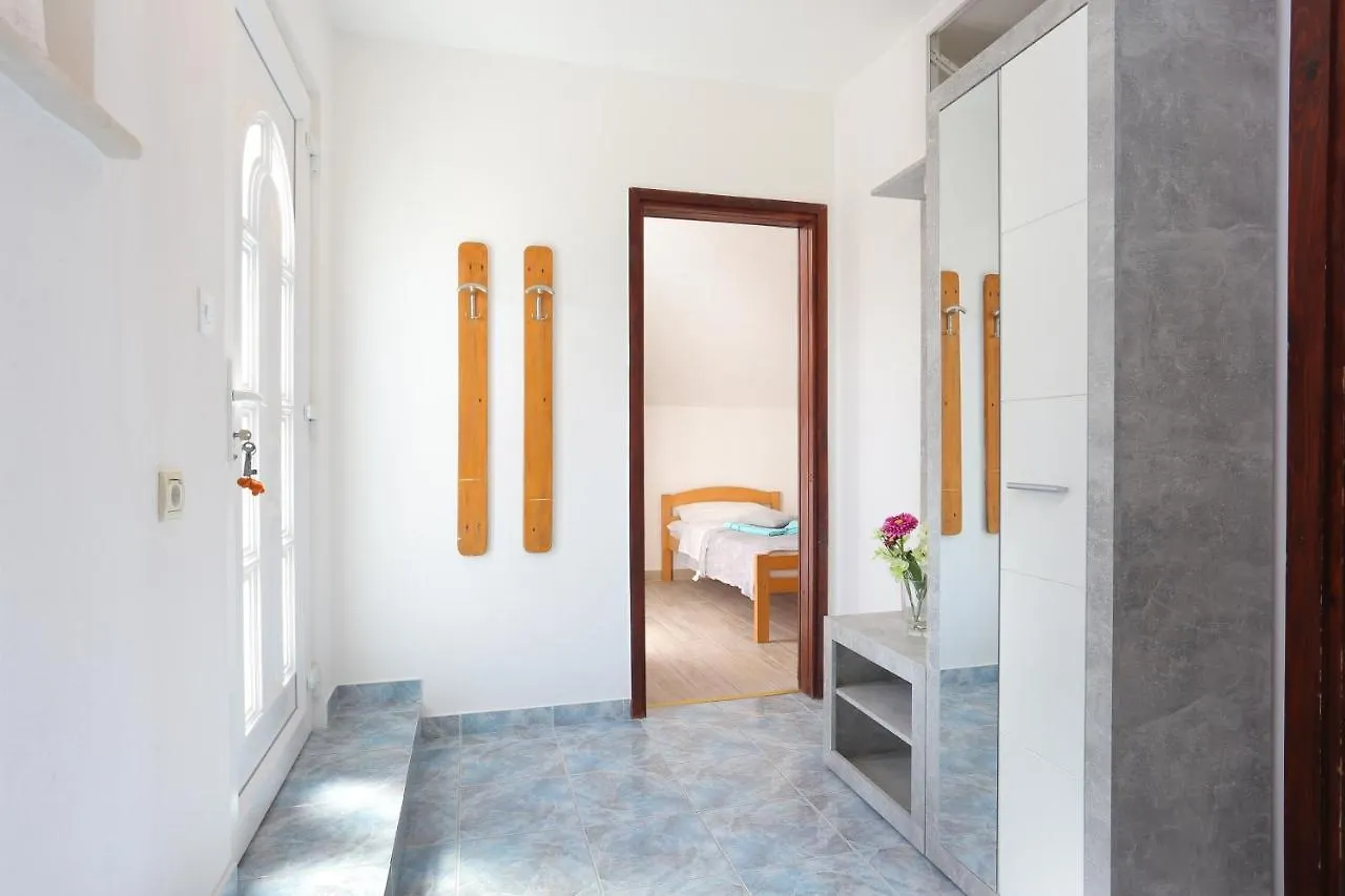Family Friendly Apartments With A Swimming Pool Split - 21026