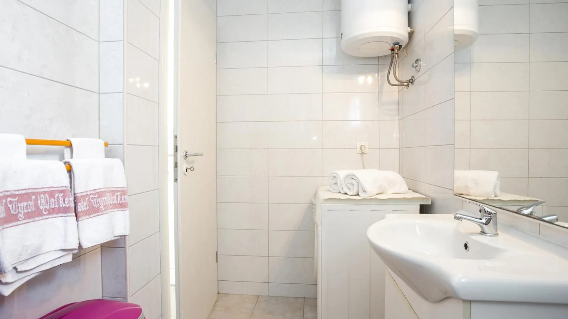 Family Friendly Apartments With A Swimming Pool Split - 21026 0*,