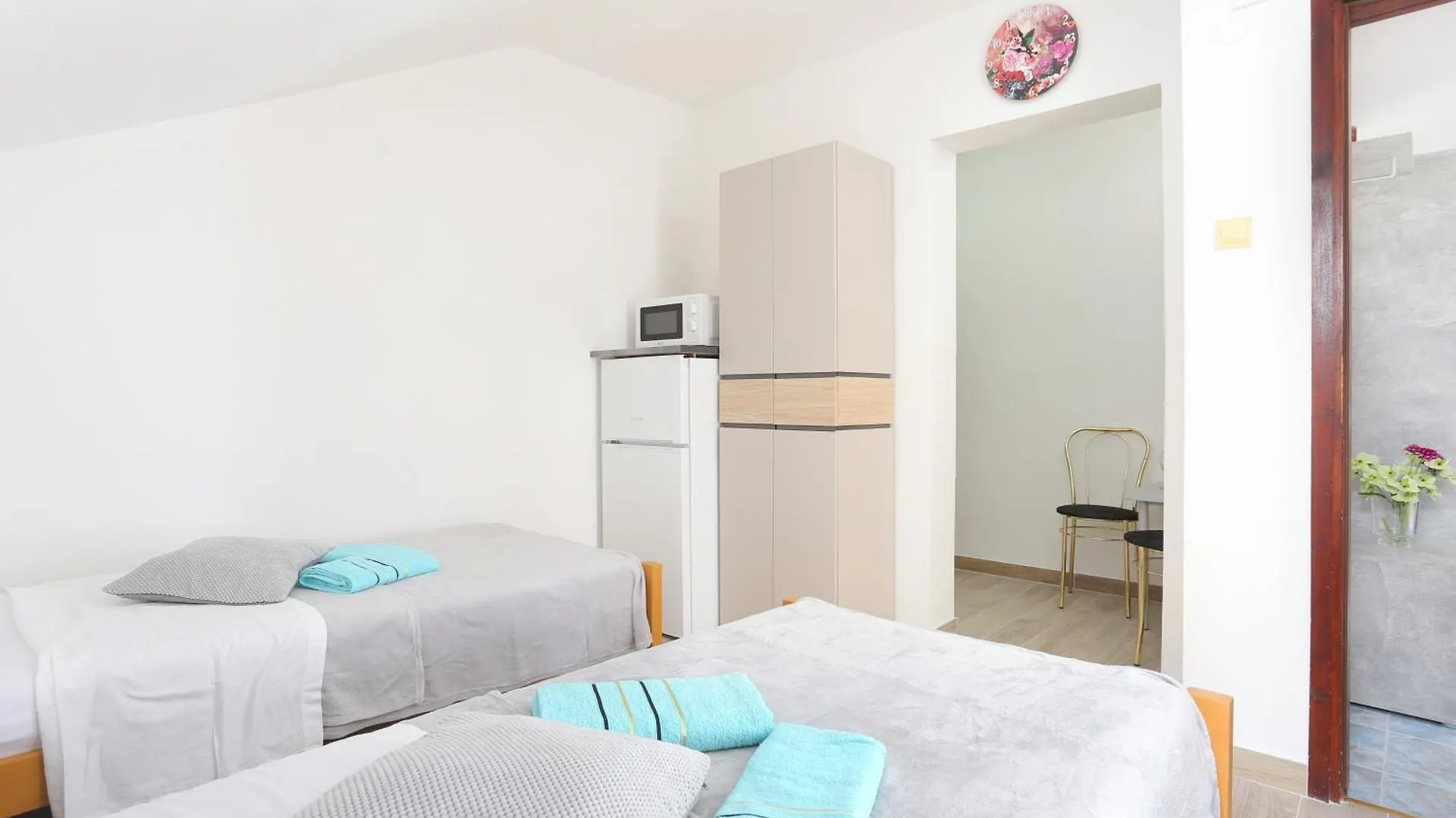 Family Friendly Apartments With A Swimming Pool Split - 21026 Croatia