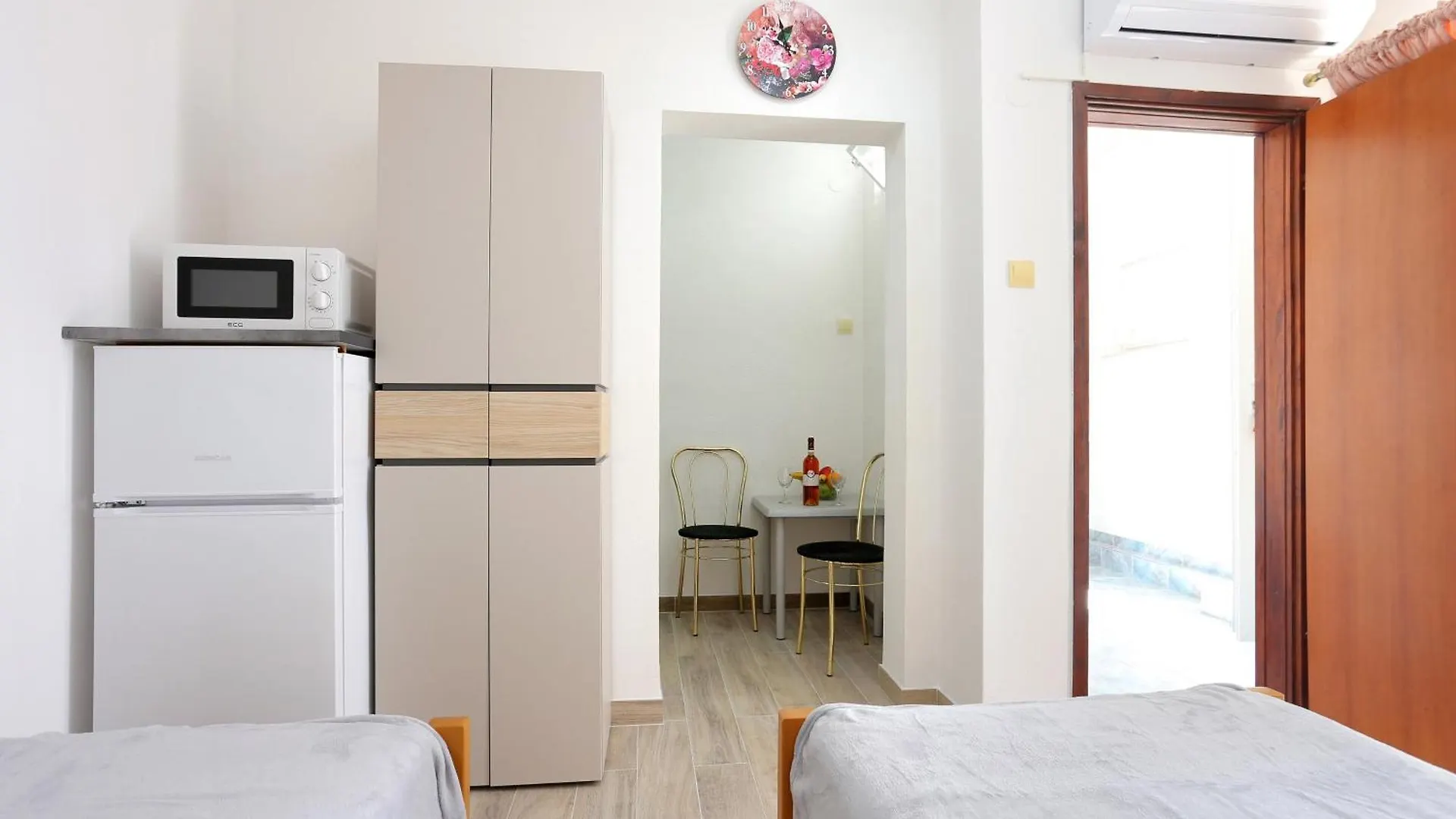 Family Friendly Apartments With A Swimming Pool Split - 21026