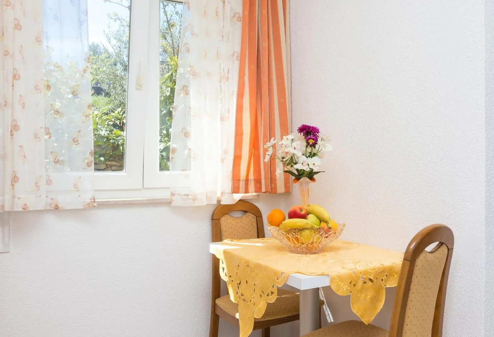 Family Friendly Apartments With A Swimming Pool Split - 21026 0*,