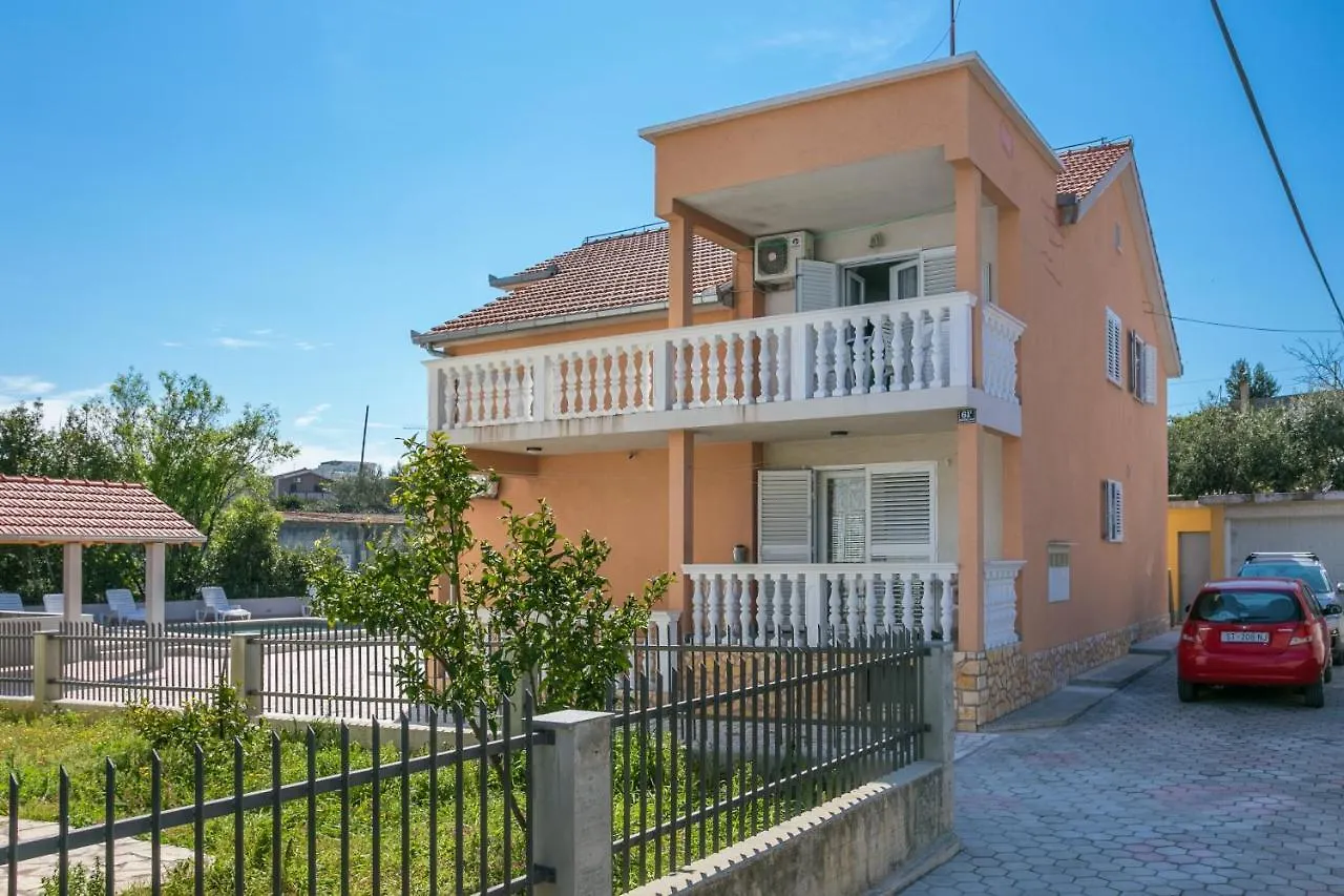 Family Friendly Apartments With A Swimming Pool Split - 21026