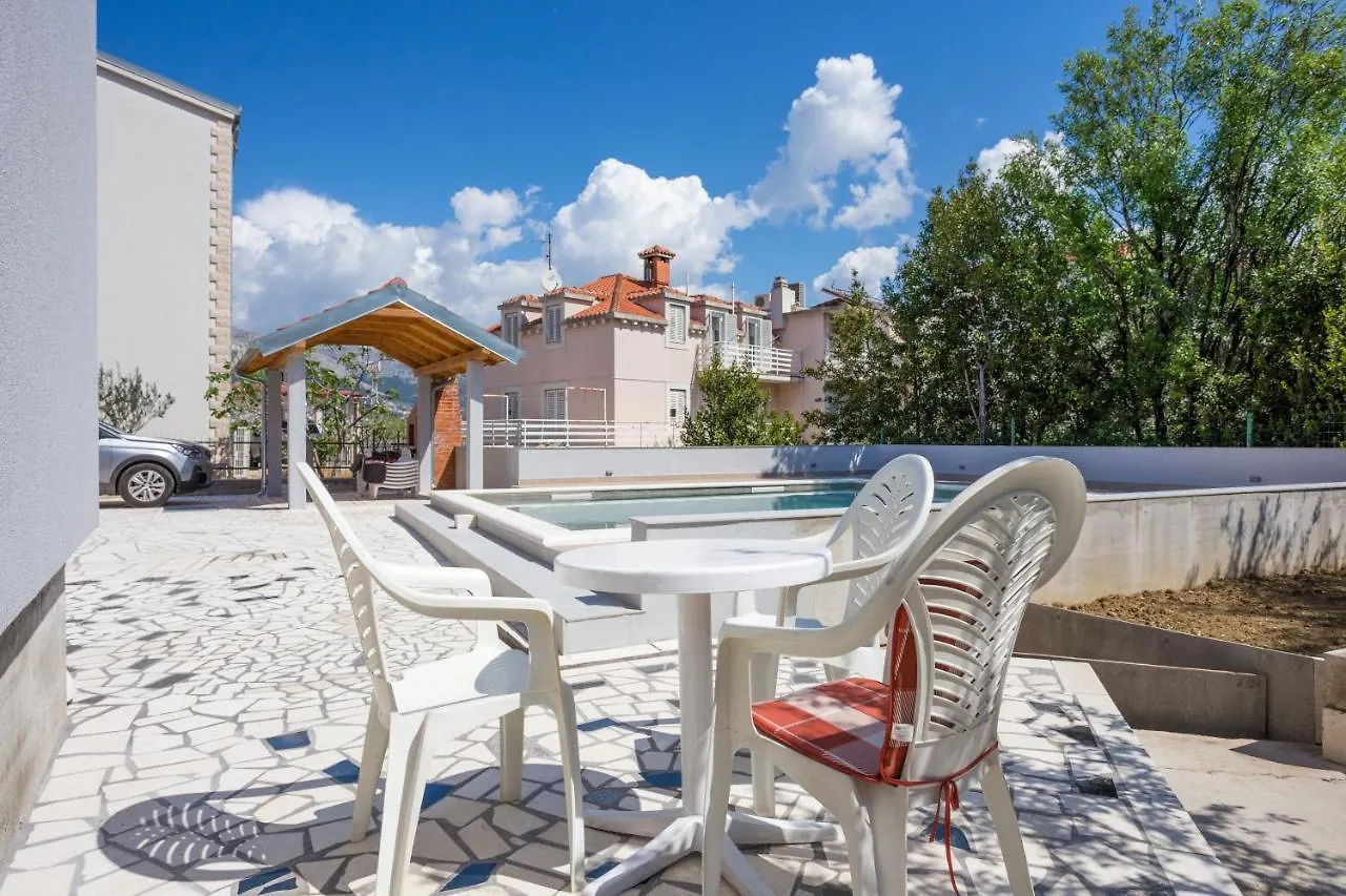 Family Friendly Apartments With A Swimming Pool Split - 21026 0*,  Croacia