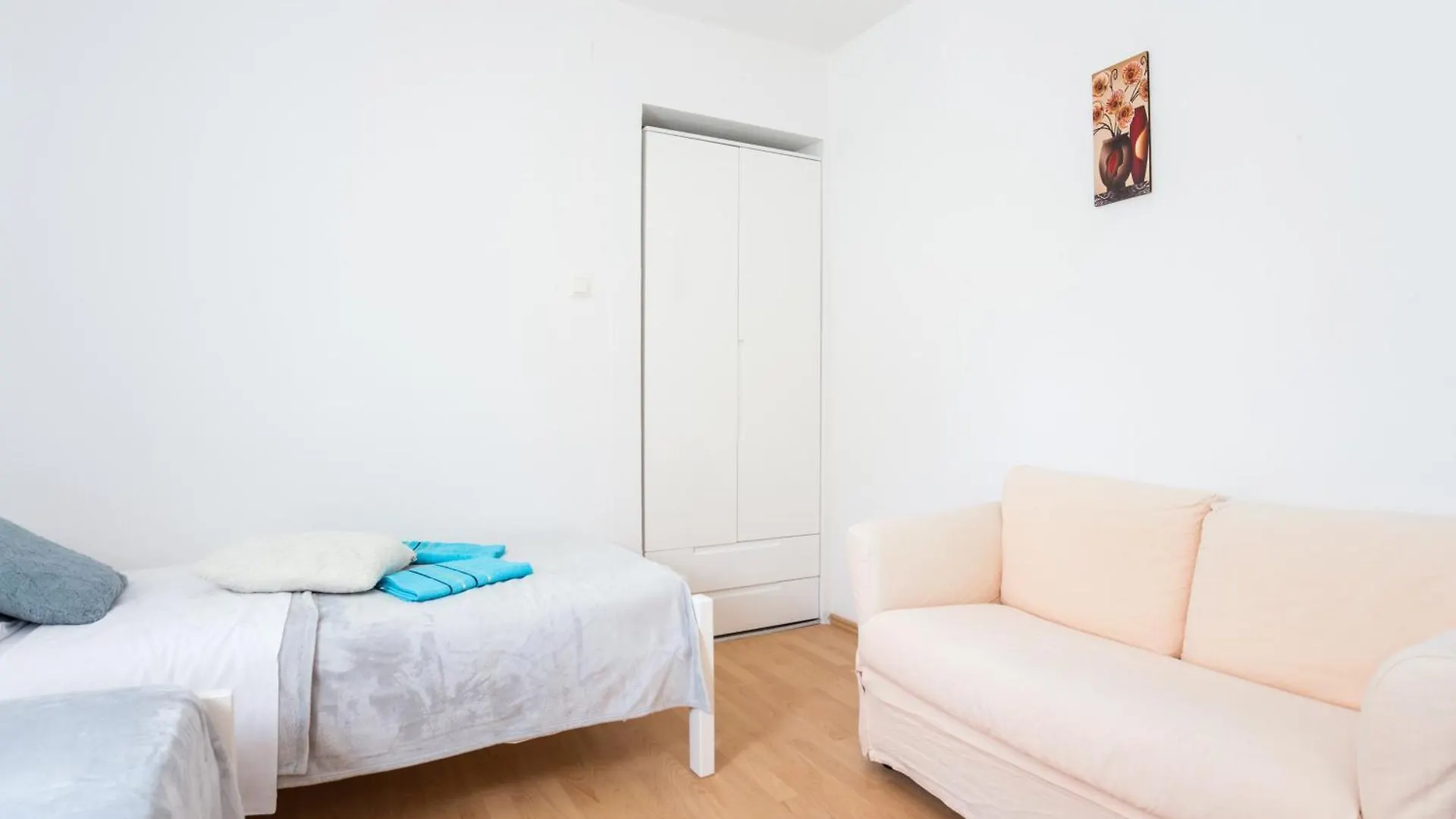 Family Friendly Apartments With A Swimming Pool Split - 21026