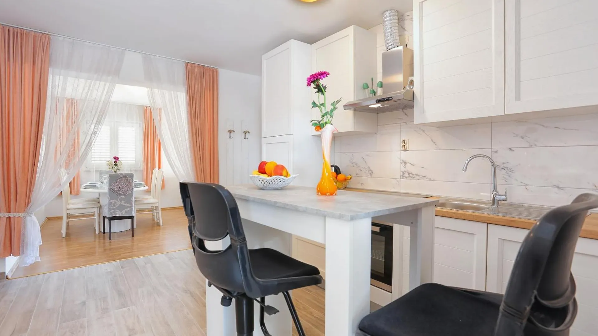 Family Friendly Apartments With A Swimming Pool Split - 21026