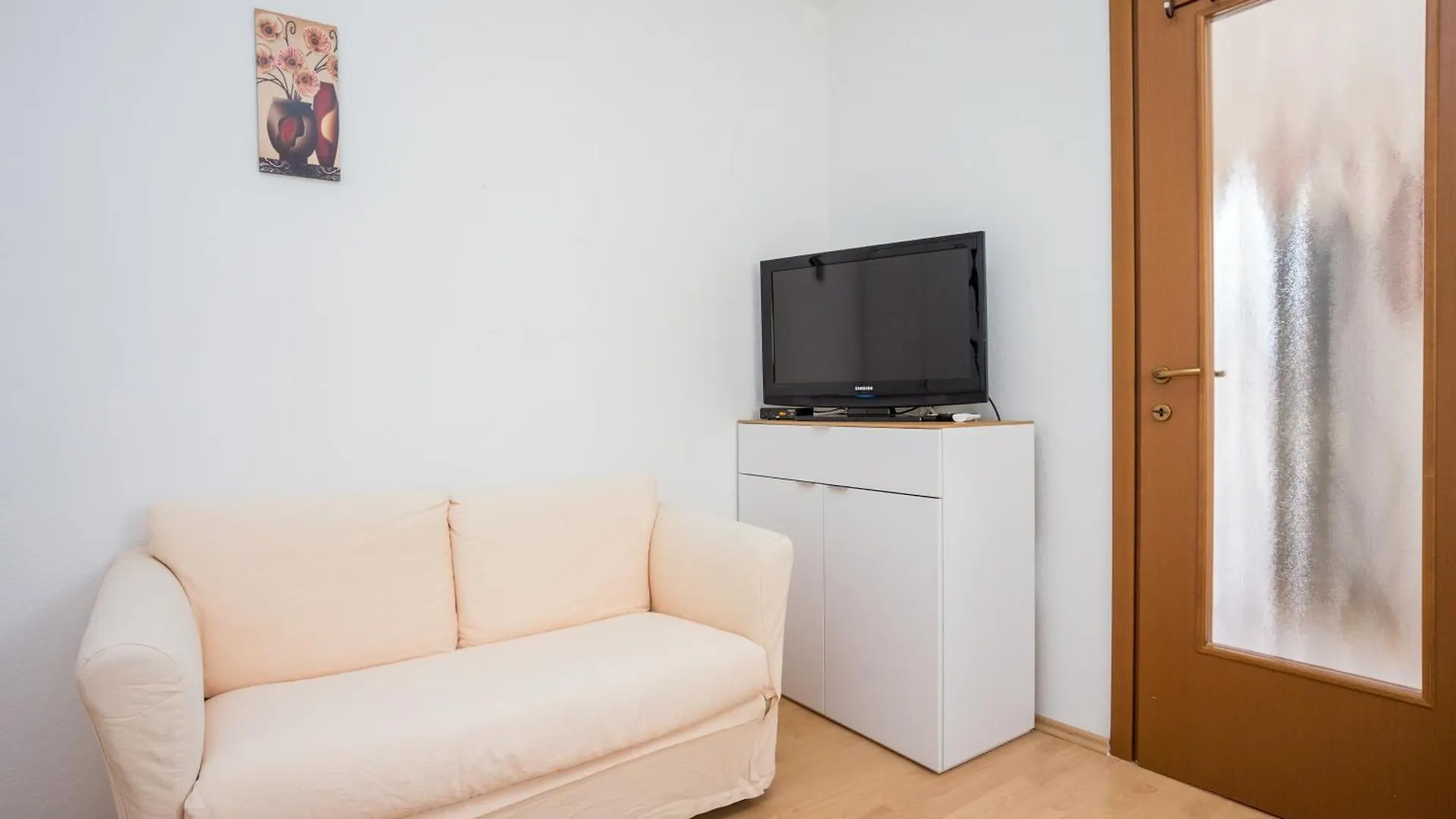 Family Friendly Apartments With A Swimming Pool Split - 21026 Croacia