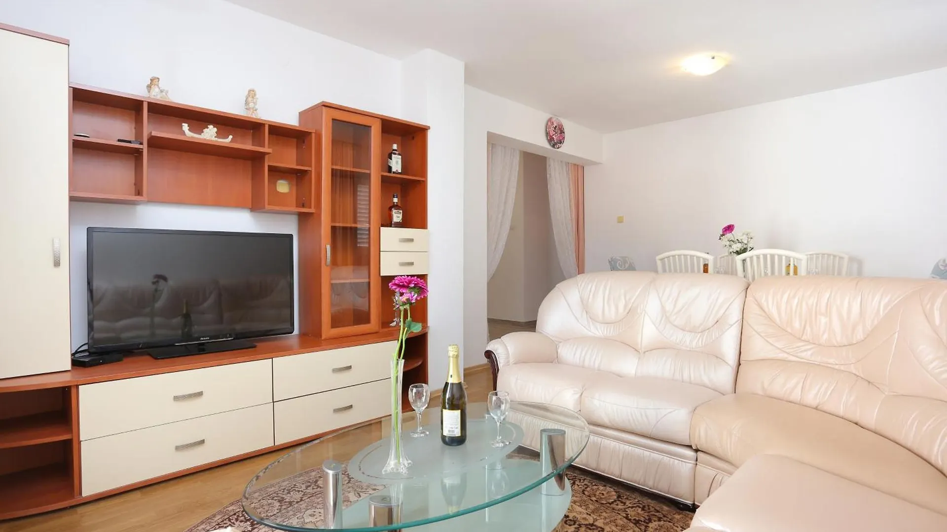 Family Friendly Apartments With A Swimming Pool Split - 21026 0*,  Croacia
